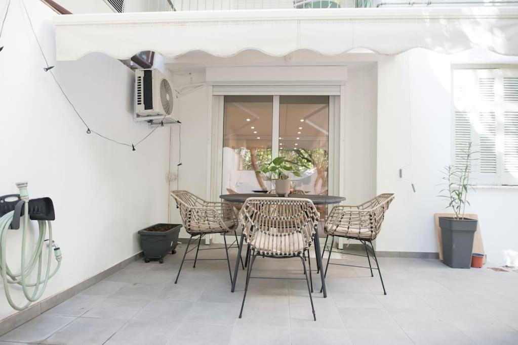 Luxury Studio With Garden Next To Acropolis Athens Luaran gambar